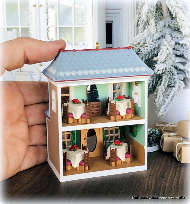 Hallmark Nostalgia Cafe 1997 - 9cm high