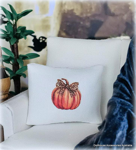 White Cushion - Country Pumpkin - Miniature
