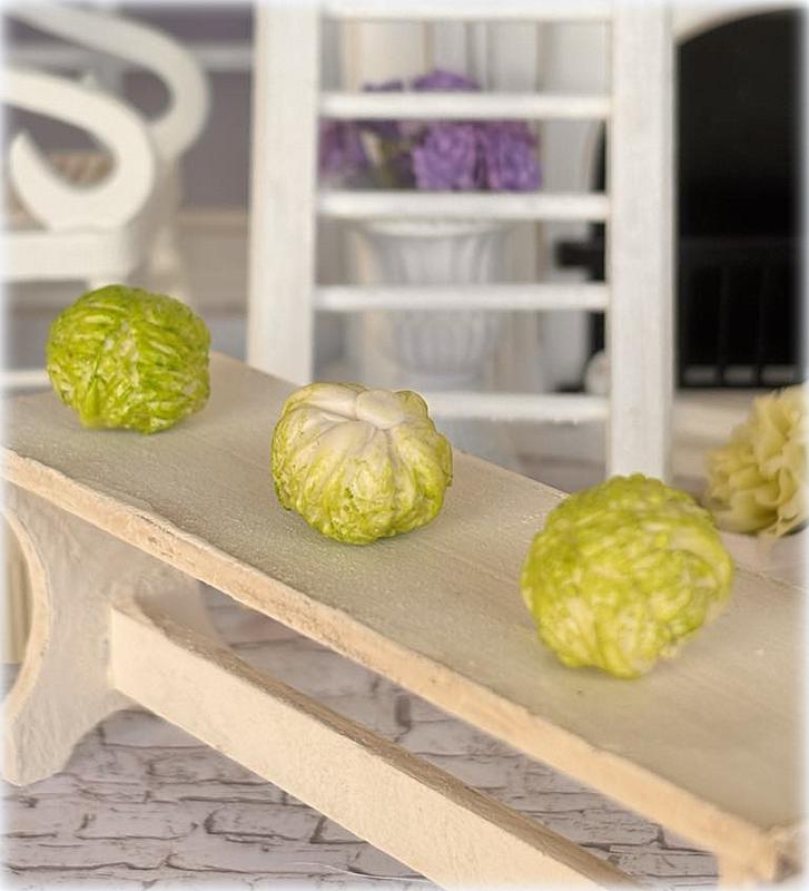 Dollhouse icecberg lettuce leaves salad