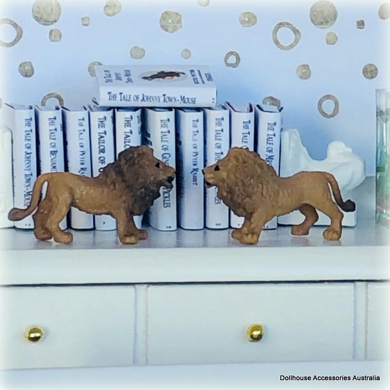 Dollhouse pair of lion figures mini