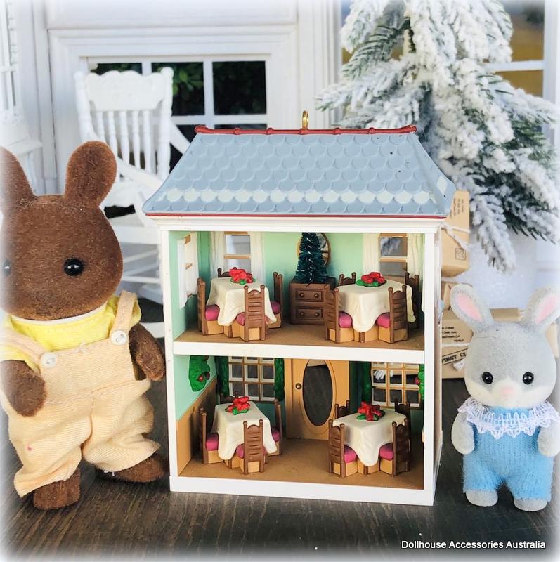 Hallmark Nostalgia Cafe 1997 - 9cm high