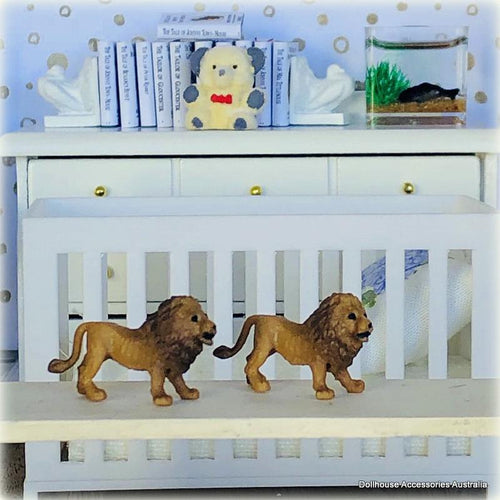 Dollhouse pair of lion figures mini