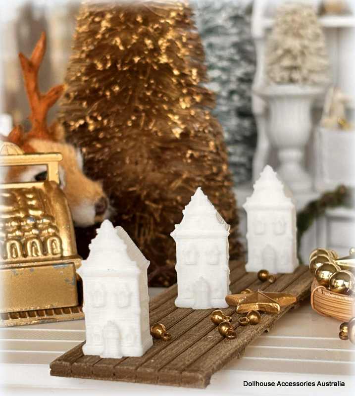 Dollhouse Dutch Gingerbread house shelf ornament putz house