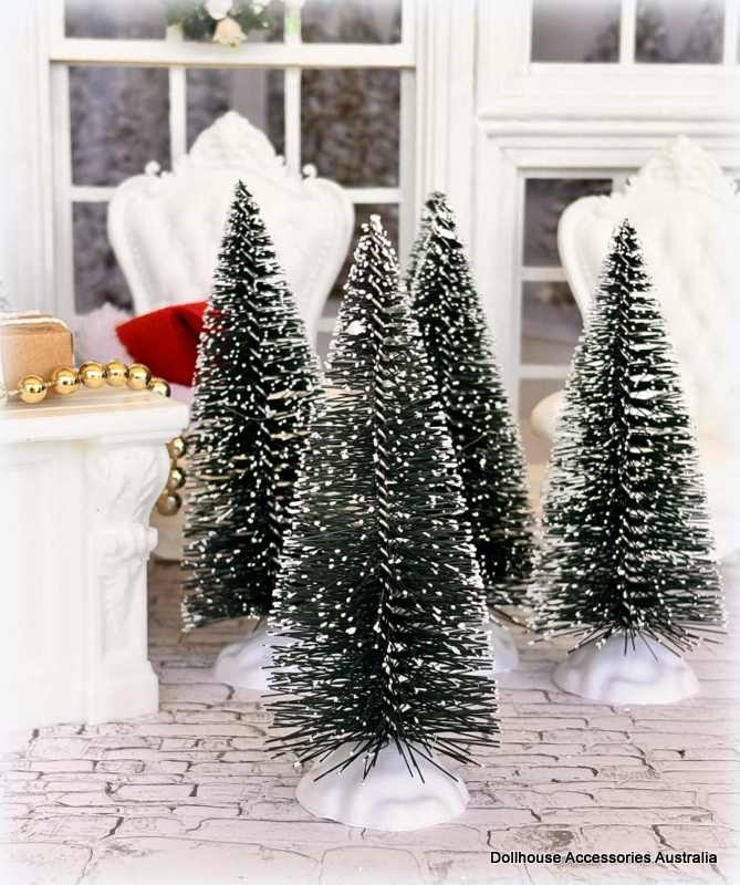 Pine Tree with Snow Base  - 10 cm - Miniature