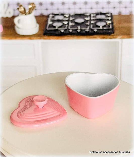 Dollhouse pink heart shaped casserole pot kitchen