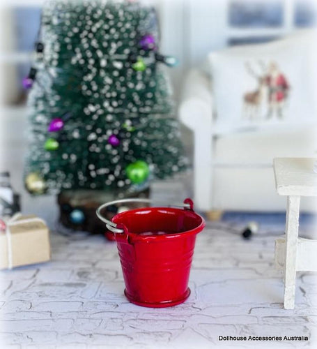 Dollhouse shiny red bucket