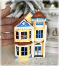 Hallmark Nostalgia Victorian Inn - 12 cm high
