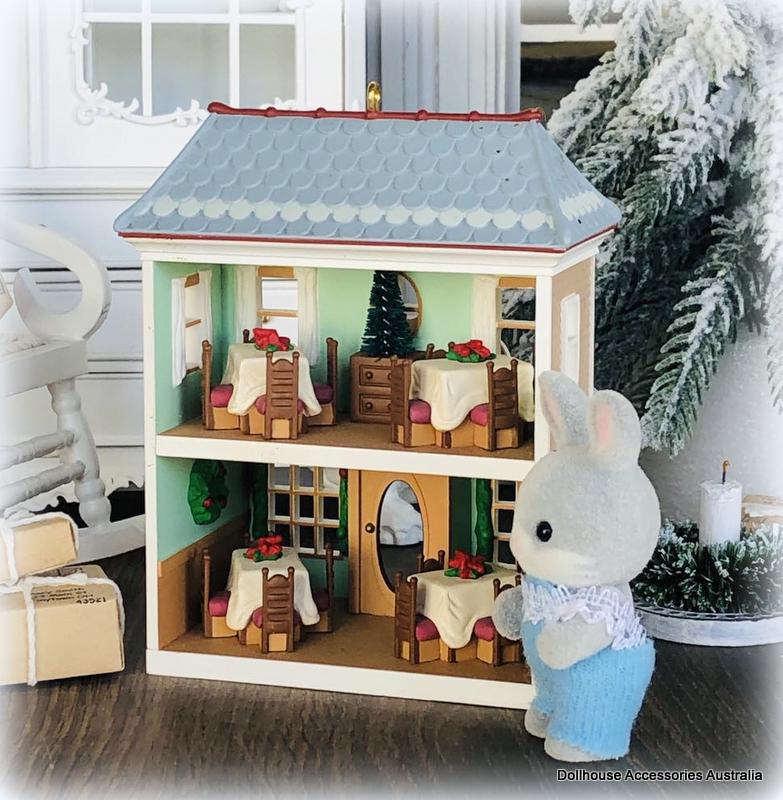 Hallmark Nostalgia Cafe 1997 - 9cm high