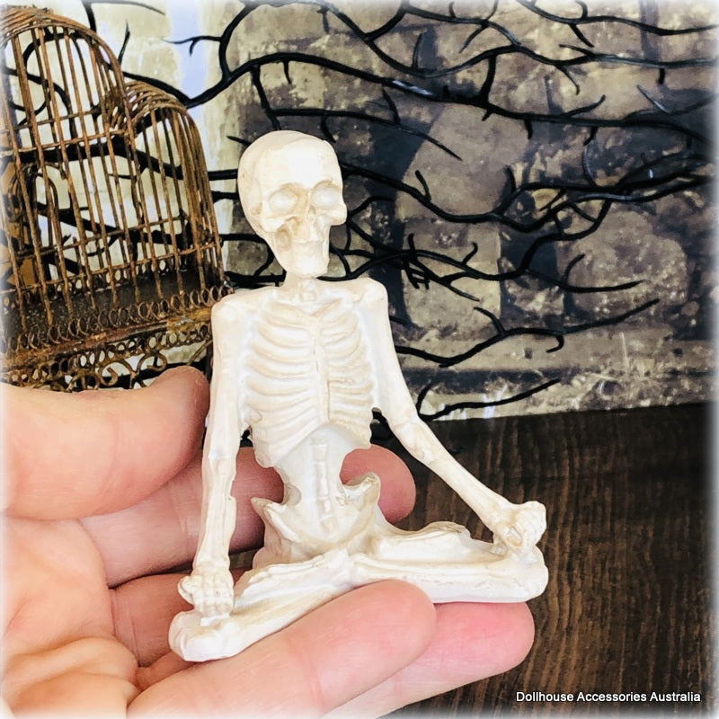 Yoga Skeleton - Hands at Rest - 8 cm high - Miniature
