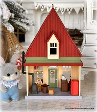 Hallmark Nostalgia Service Station 2001 - 10 cm high