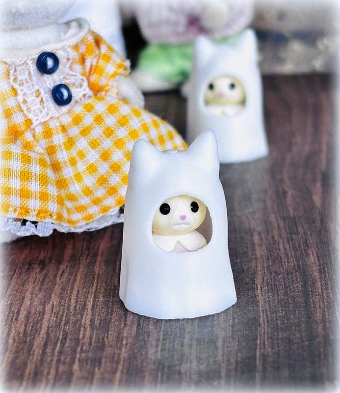 Sylvanian families mini cat ghost

