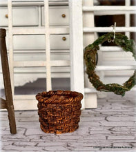 Round Wicker Look Vase - Resin - Miniature