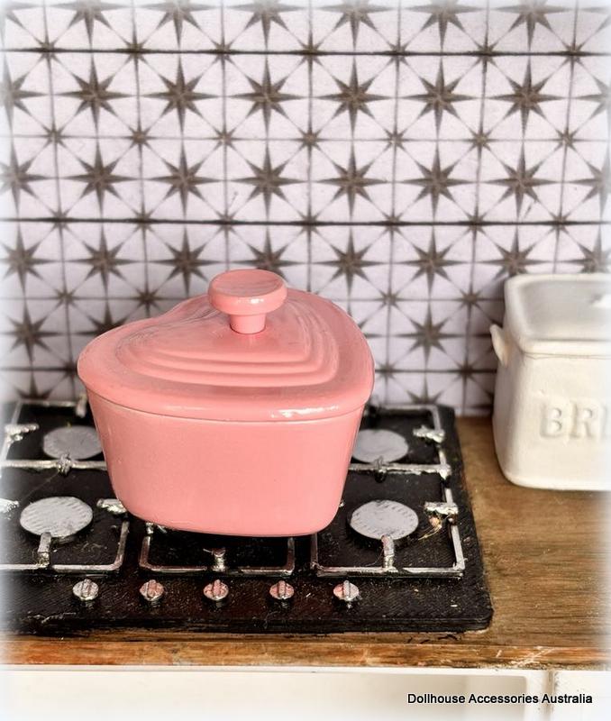Pink Heart Casserole Pot - Miniature