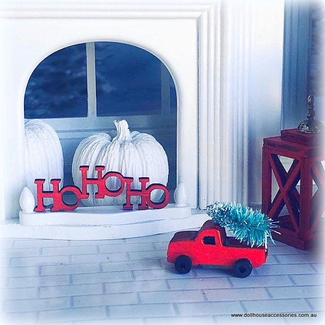 Red Ute with Tree - 3cm - Miniature