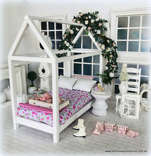 House Bed - White - 20 cm high - Miniature