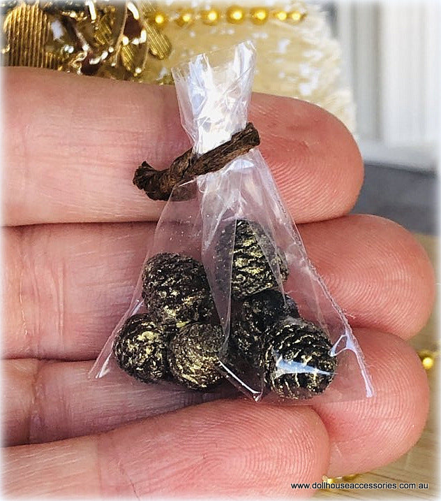 Pine Cones x 6 - Miniature