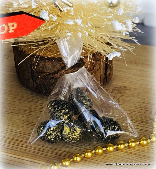 Pine Cones x 6 - Miniature