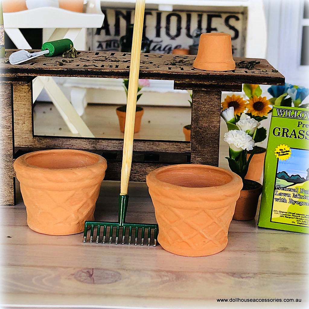 Dollhouse terracotta planter pot
