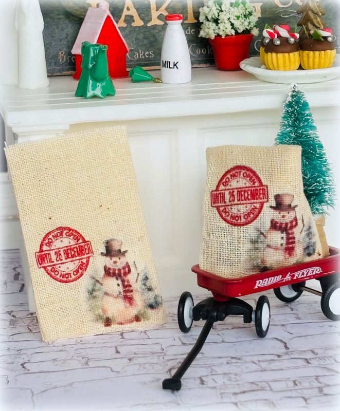 Dollhouse Elf Christmas Eve sack Don't open until the 25th