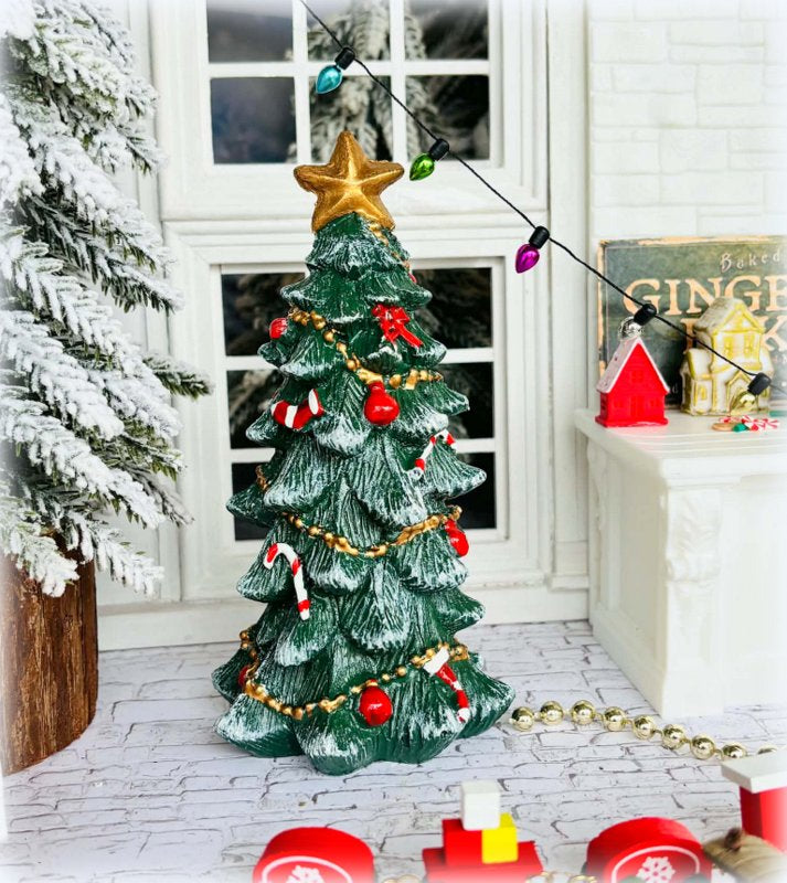 Dollhouse resin pre-decorated Christmas tree