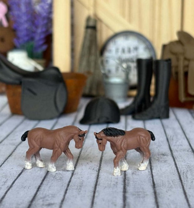 Dollhouse miniature ornament nursery toy pair of brown horses equestrian theme room
