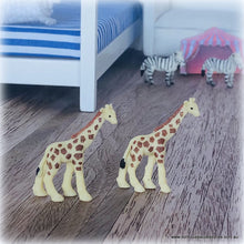 Dollhouse miniature giraffe figurine toys 3 cm high good luck minis