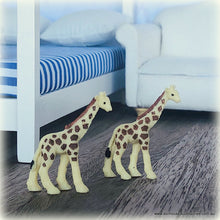 Dollhouse miniature giraffe figurine toys 3 cm high good luck minis