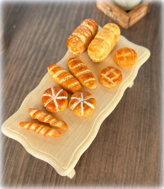 Dollhouse bread bakery loaves buns