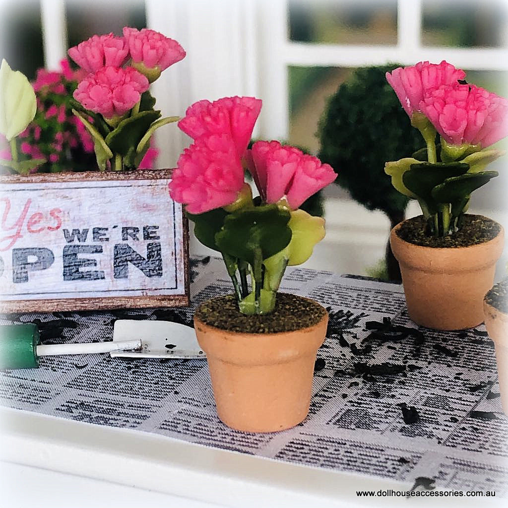 Dollhouse florist shop pink flowers