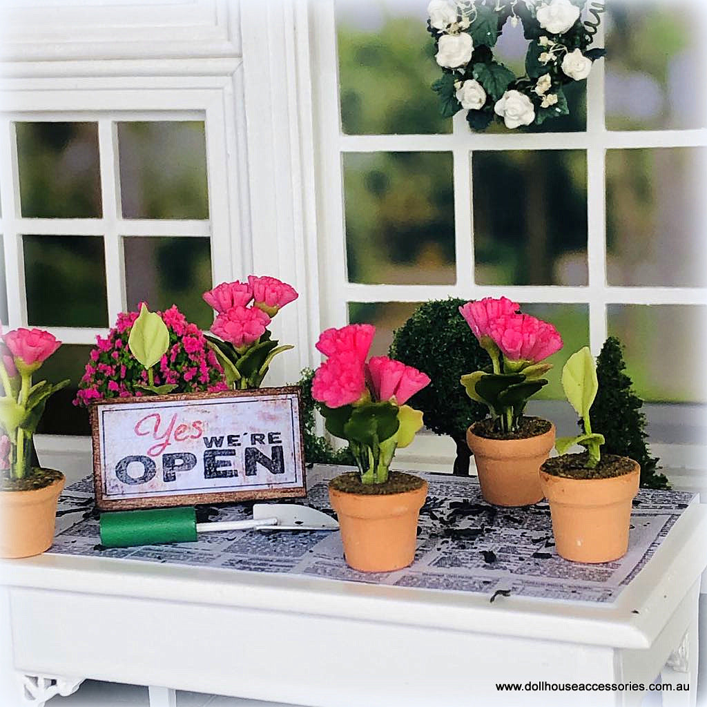 Pink Flower Cluster in Pot - Miniature