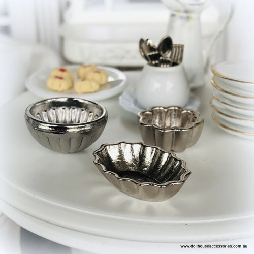 Dollhouse silver kitchen baking bundt pans jelly moulds
