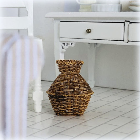 Dollhouse basket wicker can look