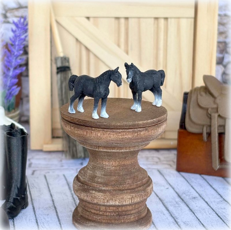 Dollhouse miniature pair of horses tiny farm or horse show theme