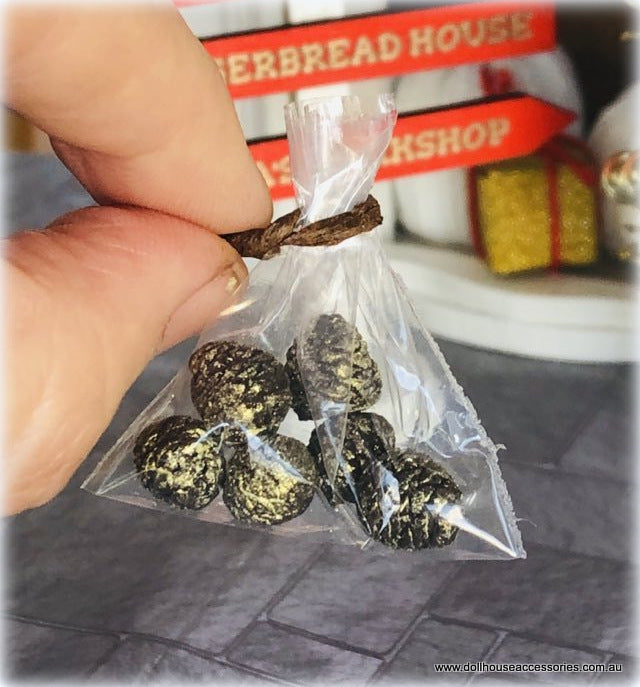 Pine Cones x 6 - Miniature