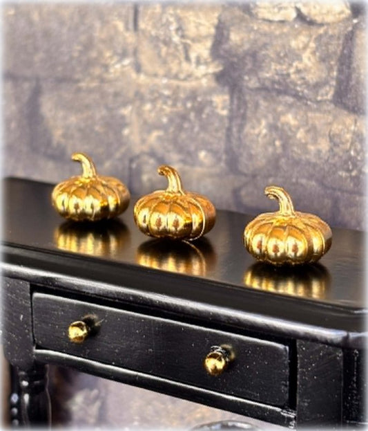 Dollhouse tiny golden pumpkins display item