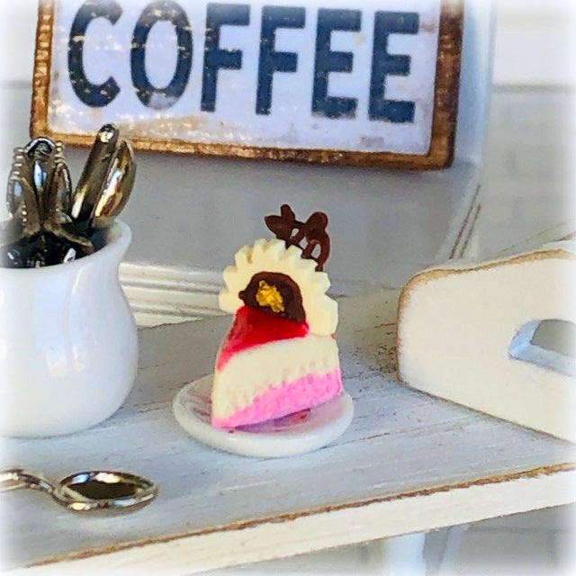 Dollhouse food strawberry cheesecake