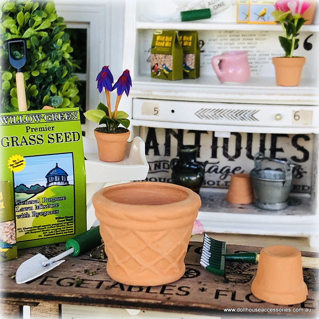 Dollhouse terracotta planter pot