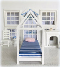 House Bed - White - 20 cm high - Miniature