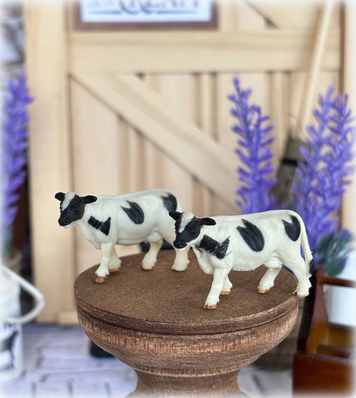 Dollhouse miniature cows pair for farmhouse scene ornaments for display