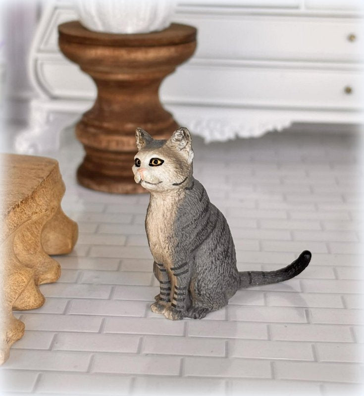 Schleich Gray cat sitting farm world