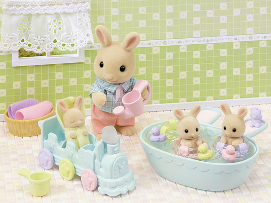 Sylvanian Families Milk Rabbit Triplets baby bath time