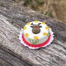 Christmas Cake Miniature - Reindeer theme