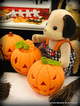 Sylvanian Families beagle Halloween pumpkin