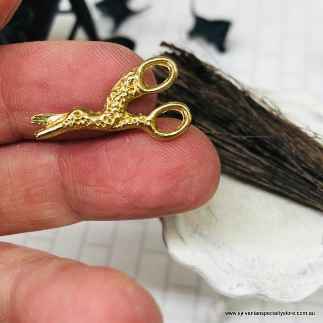 Dollhouse halloween broomstick trimming shears