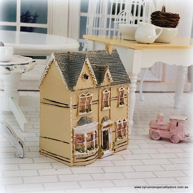 Miniature Lodge Dollhouse - 7 cm high - Miniature