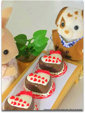 Sylvanian Families buying VAlentines Day heart cake