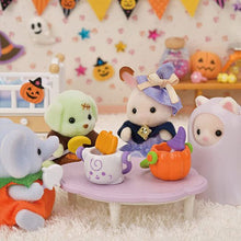 Sylvanian Families Halloween Trick or Treat Parade - Limited Edition - With Glow in the Dark Ghost Costume!