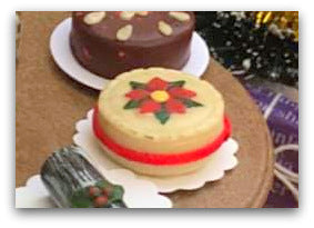 Dollshouse miniature round Christmas cake decorated