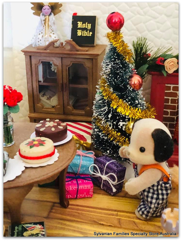 Sylvanian Families celebrating Christmas day food