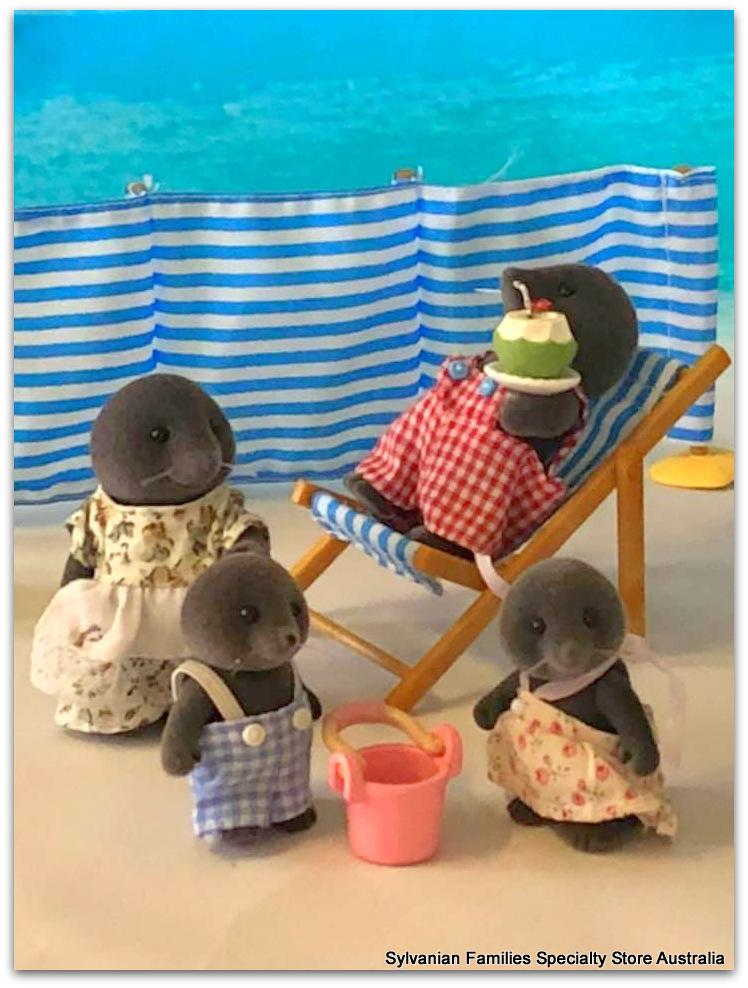 Sylvanian Families Mole family beach holiday coconut tropical